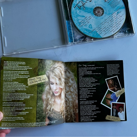 Taylor Swift Debut Album CD - Picture 10 of 11